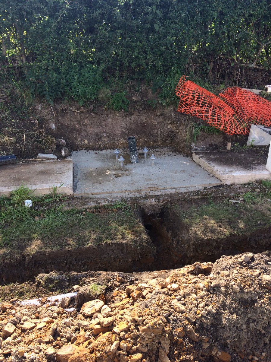 SelstonFC's tweet photo. 💡 | DAY 8 UPDATE: Cable is going down and trench to be filled back in by end of this week 🚜👍🏻 #UltraBuild #Floodlights #SFC https://t.co/12BYexLL8G