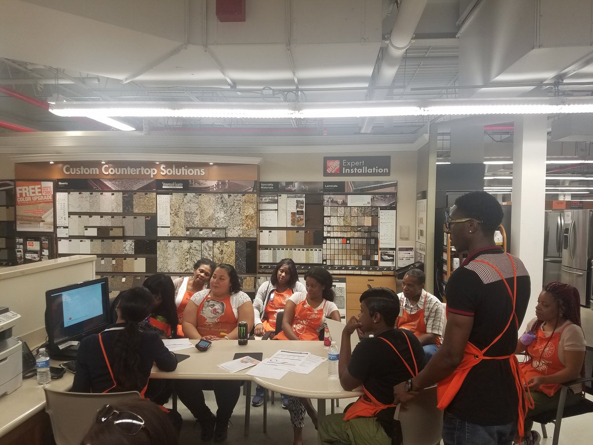 pcongery's tweet photo. Specialty Tuesday in 6957! Lyn demonstrates creating measures using Service Connect b4 a captive audience! Thanks Lyn! @Nap716@BelloMobello https://t.co/S1AVfCFoWF