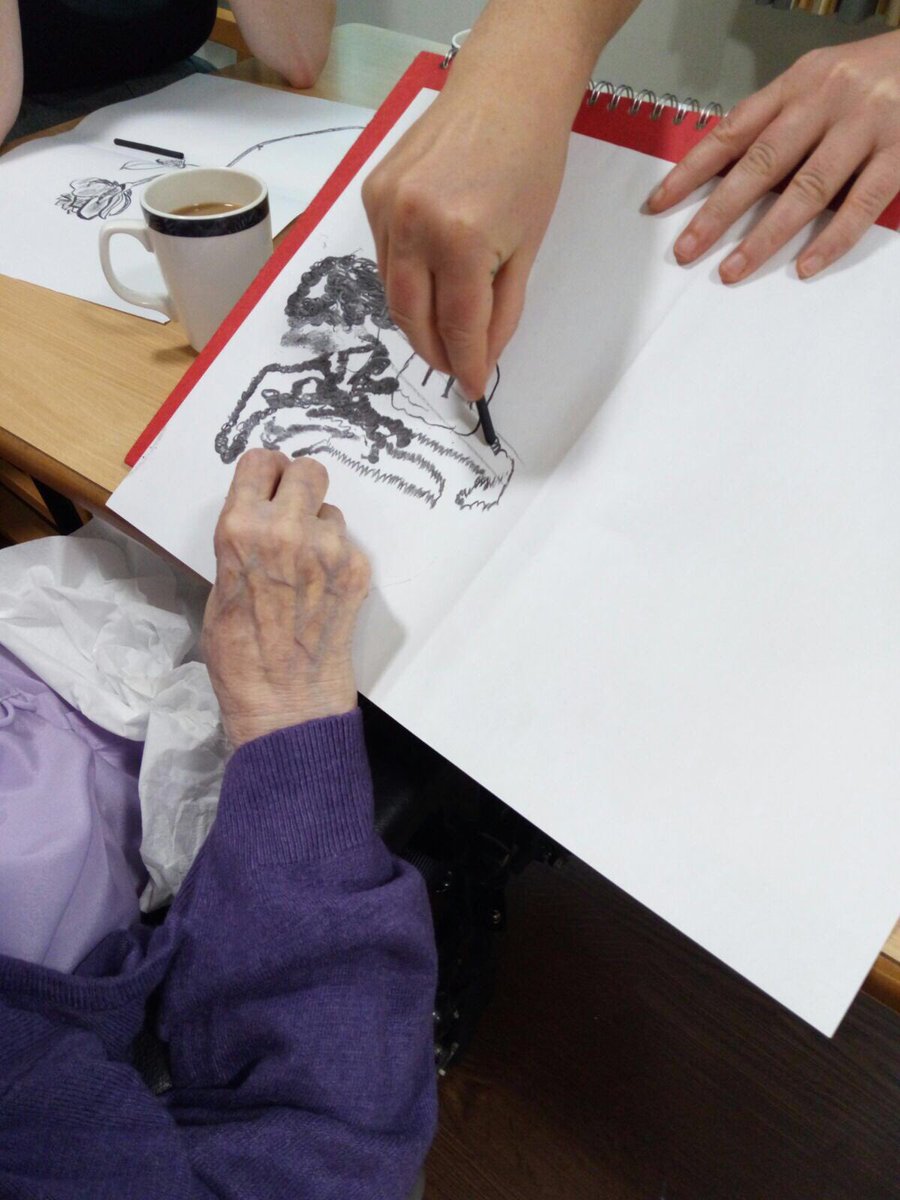 Drawing to Rabbie Burns with Mary @GemSeltz @katesweeney @NorthbourneCare #loveislikearedredrose 🌹🌹🌹🌹