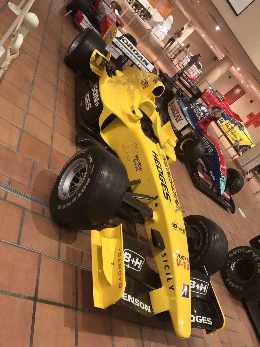 Just seen this beauty. Still a good looking car @EddieJordan_F1