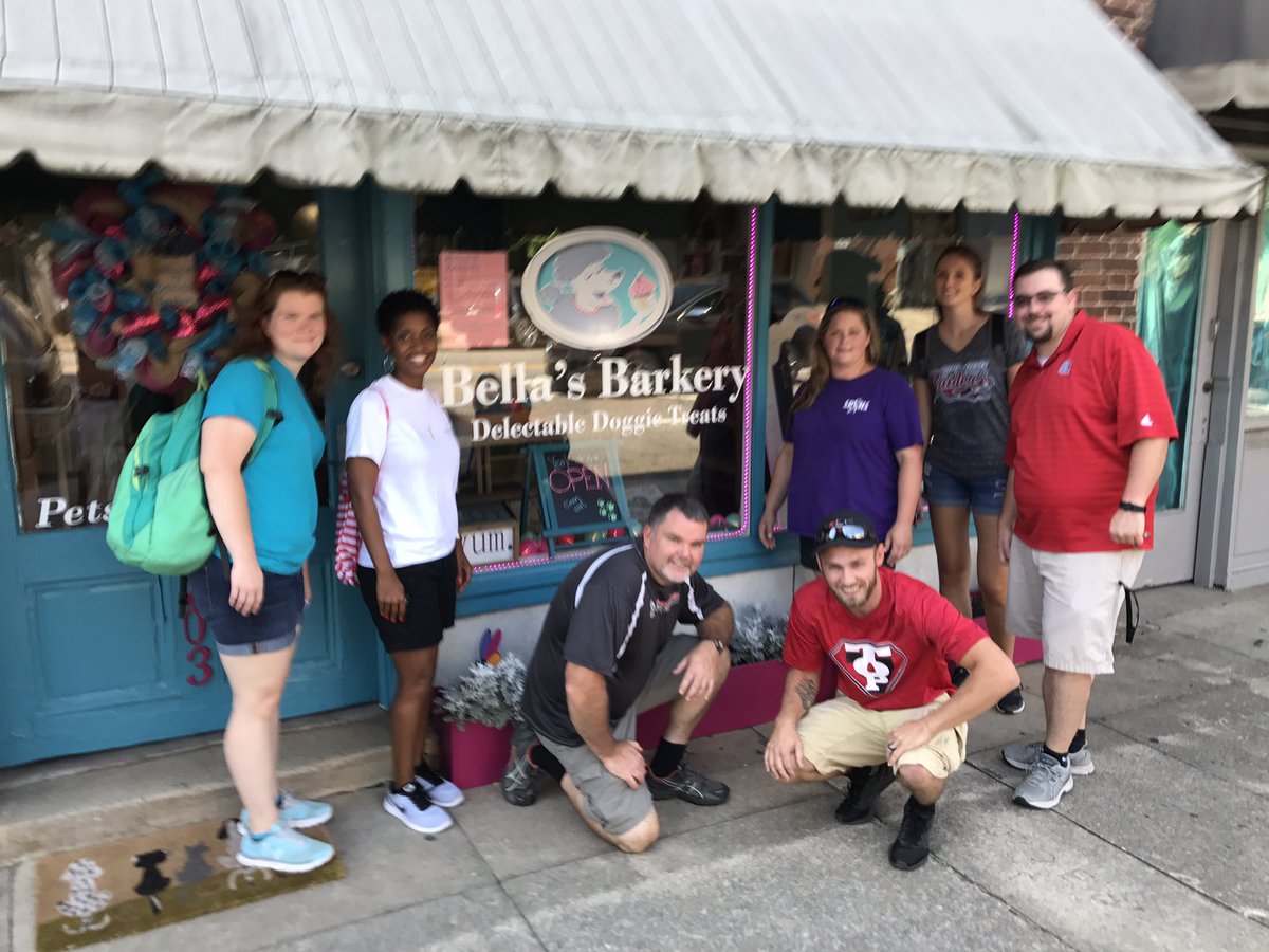 TeachLife1's tweet photo. Bella's Barkery's "WHY" was to do something that brought her joy and uses her background(nursing) &amp; meets a community need! #WhatIsYourWhy https://t.co/cpizRUoUpy