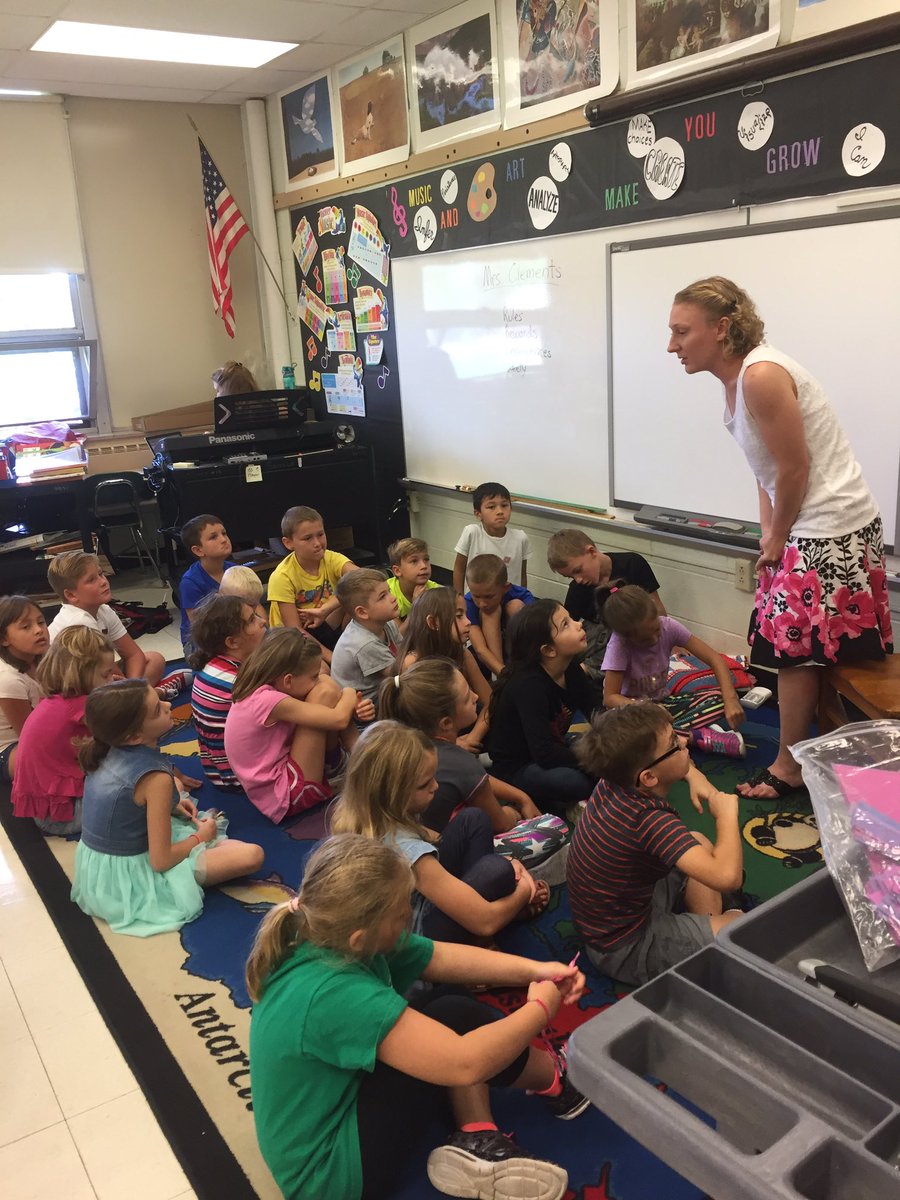 KellyAnnMoran's tweet photo. Feeling right at #home with our new art teacher in the new art room! #maplepride #toppertastic https://t.co/aQMNz6Pgvi