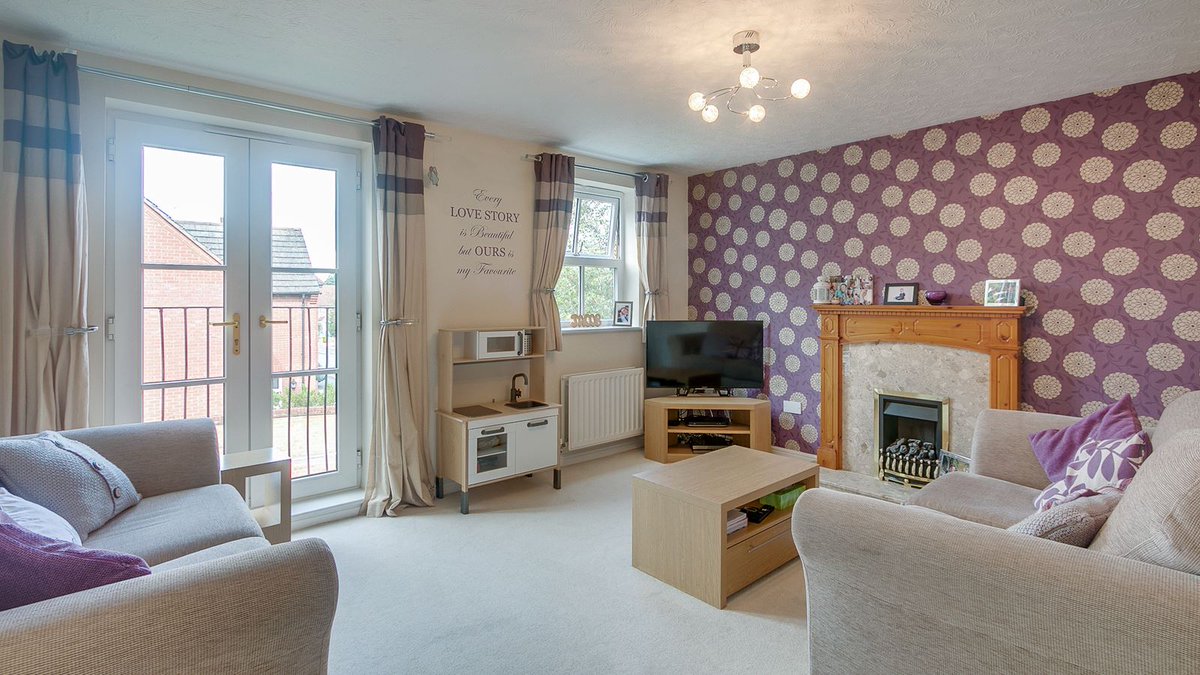 ArdenEstates's tweet photo. #threebedroom #townhouse #forsale in #redditch. Call #ardenestates on 01527 540654. https://t.co/iO78trCSI9 #weloveproperty #mustview https://t.co/4C1lZQ0YTz