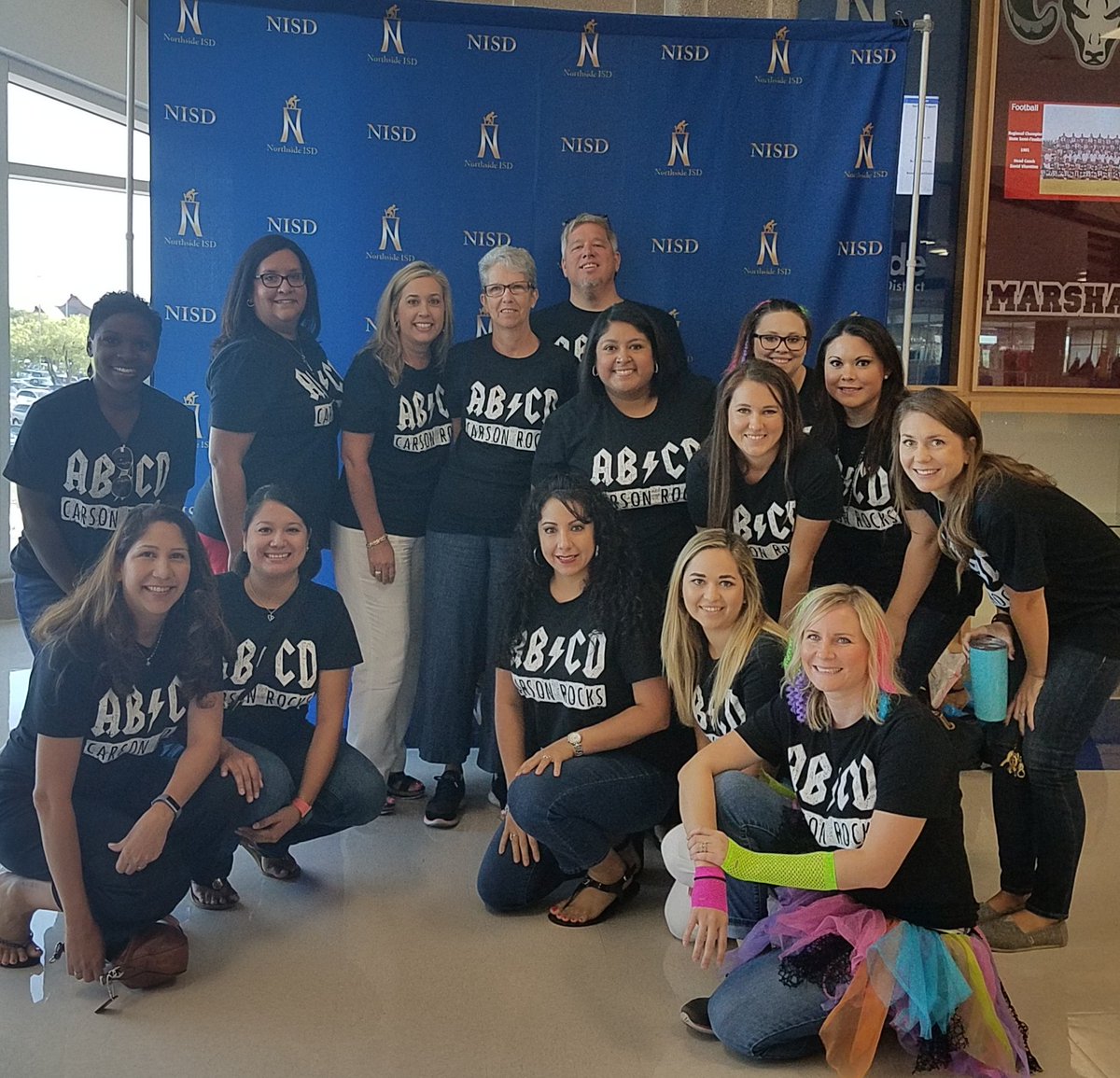 paulinenswank's tweet photo. Carson Rocks at Convocation 2017 #ConvoSelfie #CarsonInspired #CarsonRocks @NISDCarson https://t.co/K6dKZLBFE2