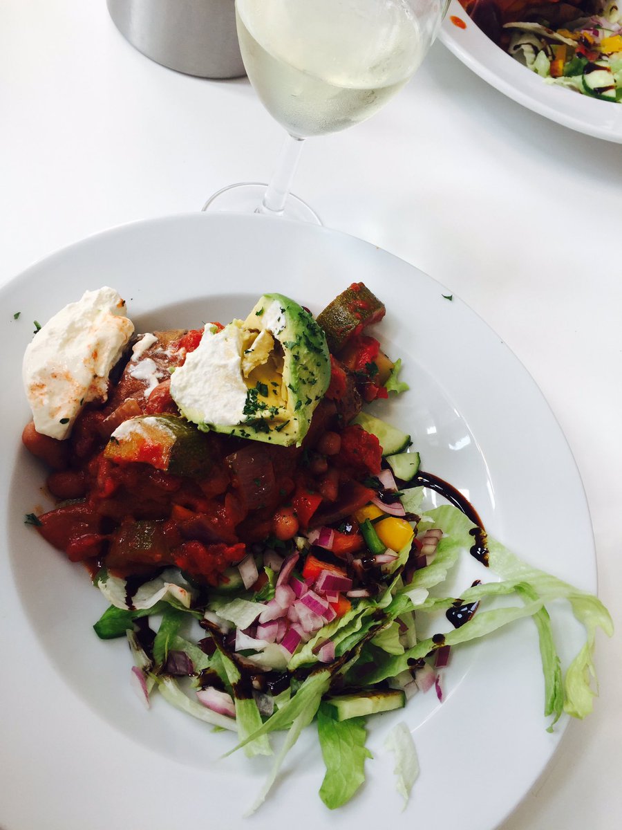 carysjones6's tweet photo. Bwyd a gwin lysh yn @milkandsugarcdf yn yr @henlyfrgell heddi 😋#goodservice #goodfood #caerdydd #cardiff https://t.co/4Abilajrr3