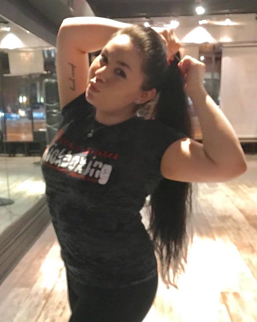PerfectBalance_'s tweet photo. Ladies, follow Instructor Sam ... make sure your gloves are tight, and your ponytail is tighter!! #HumpDayPumpDay #perfectbalancekickboxing… https://t.co/FSD05S2v7K