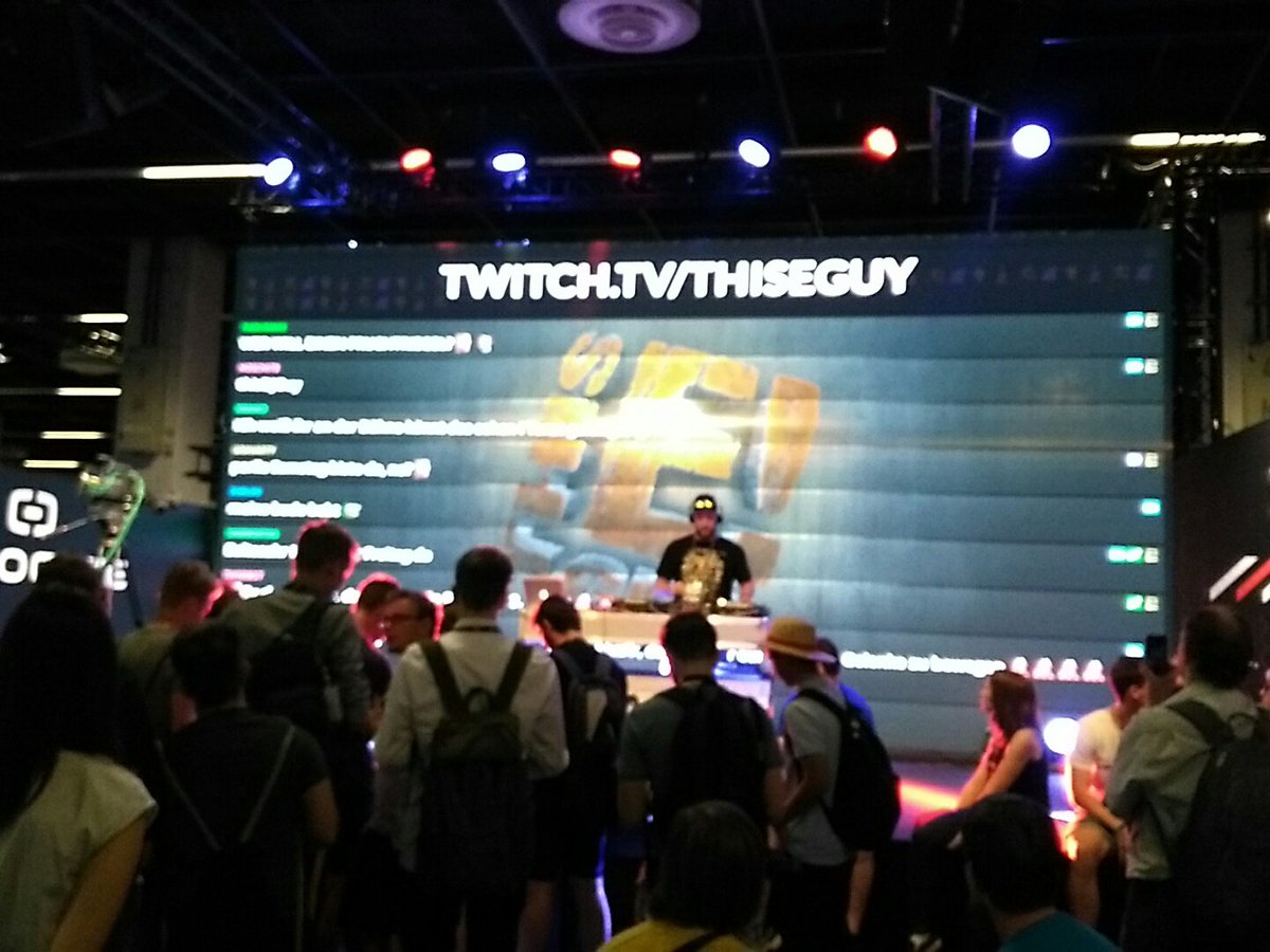 pmotti's tweet image. Jetzt in Halle 5.1 bei #mifcom und @DJ_Energizer schauen/hören