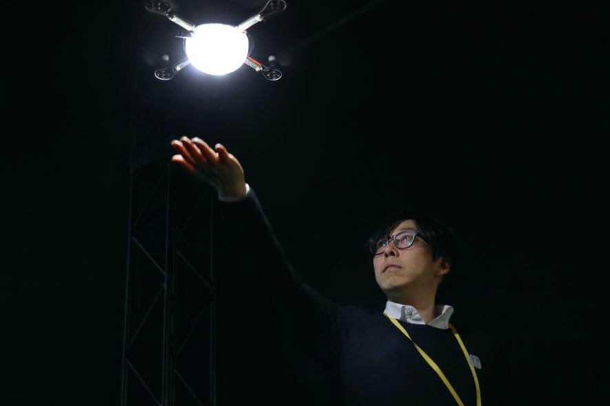 ArsElectronica's tweet photo. #Spaxels Research Initiative: How to deal with networks of intelligent, autonomous robots https://t.co/7ROUztFEiO #drones #arselectronica17 https://t.co/ywZ0qR3EmE
