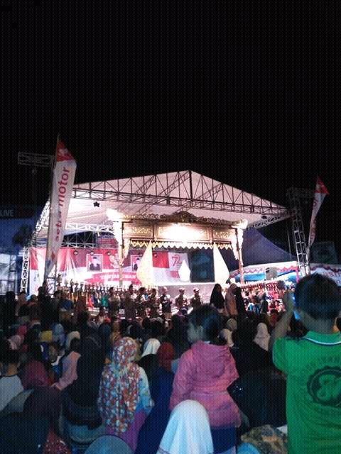 KabarDongkal's tweet photo. Merapat saiki lur nang pertigaan lampu merah Randudongkal. Pagelaran Wayang Golek bersama dalang Ki Enthus wis di mulai. #Randudongkal https://t.co/VlZRqXOZWw