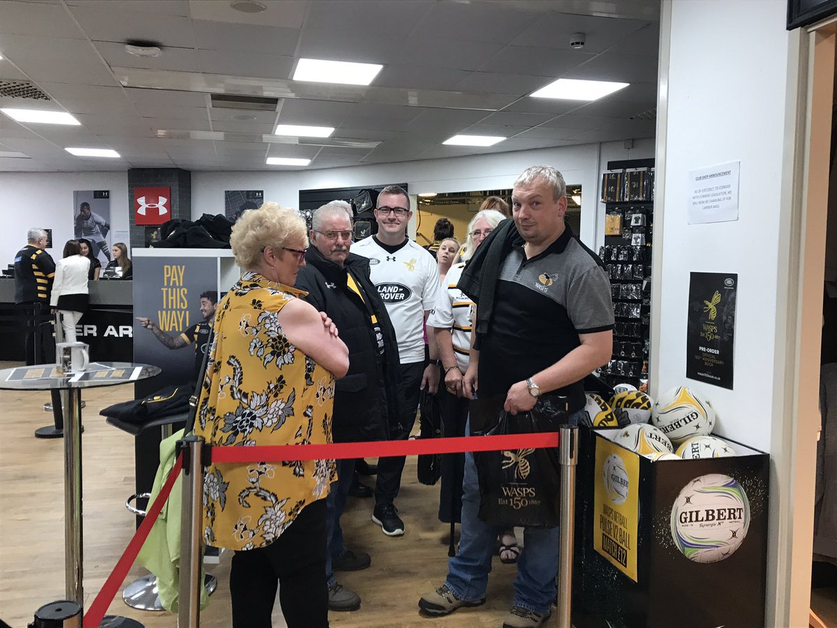 Looking slick ready for player signing in @WaspsShop Nice queue building for <a href="/SF_Jones/">Sam Jones</a> <a href="/Tommy2Taylor/">Tommy Taylor</a> <a href="/kyle_eastmond7/">Kyle Eastmond</a>