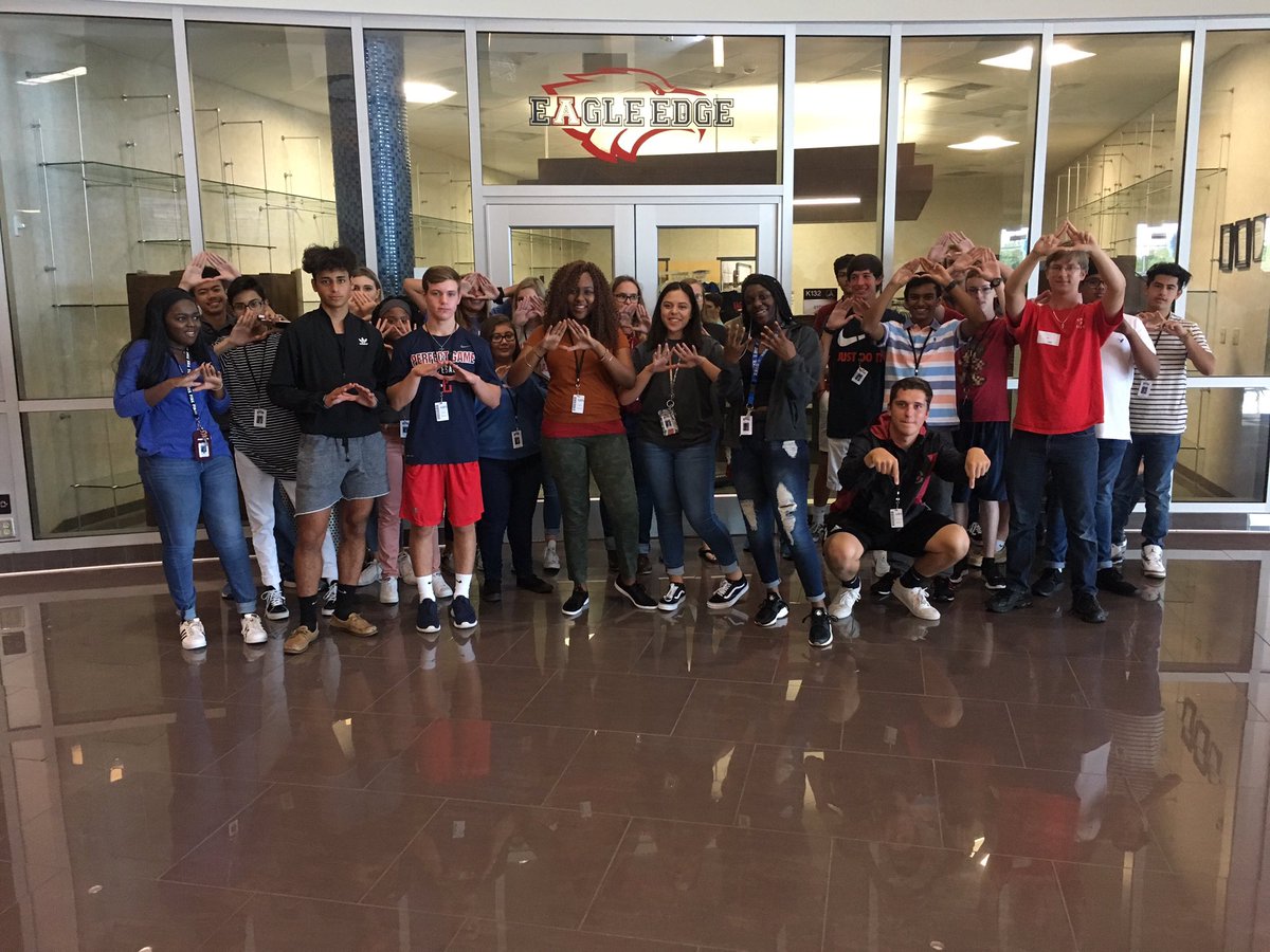 kayleigh__dawn's tweet photo. @AHSHouse300 #ahseagletrainingcamp https://t.co/sjCV6yA3m7