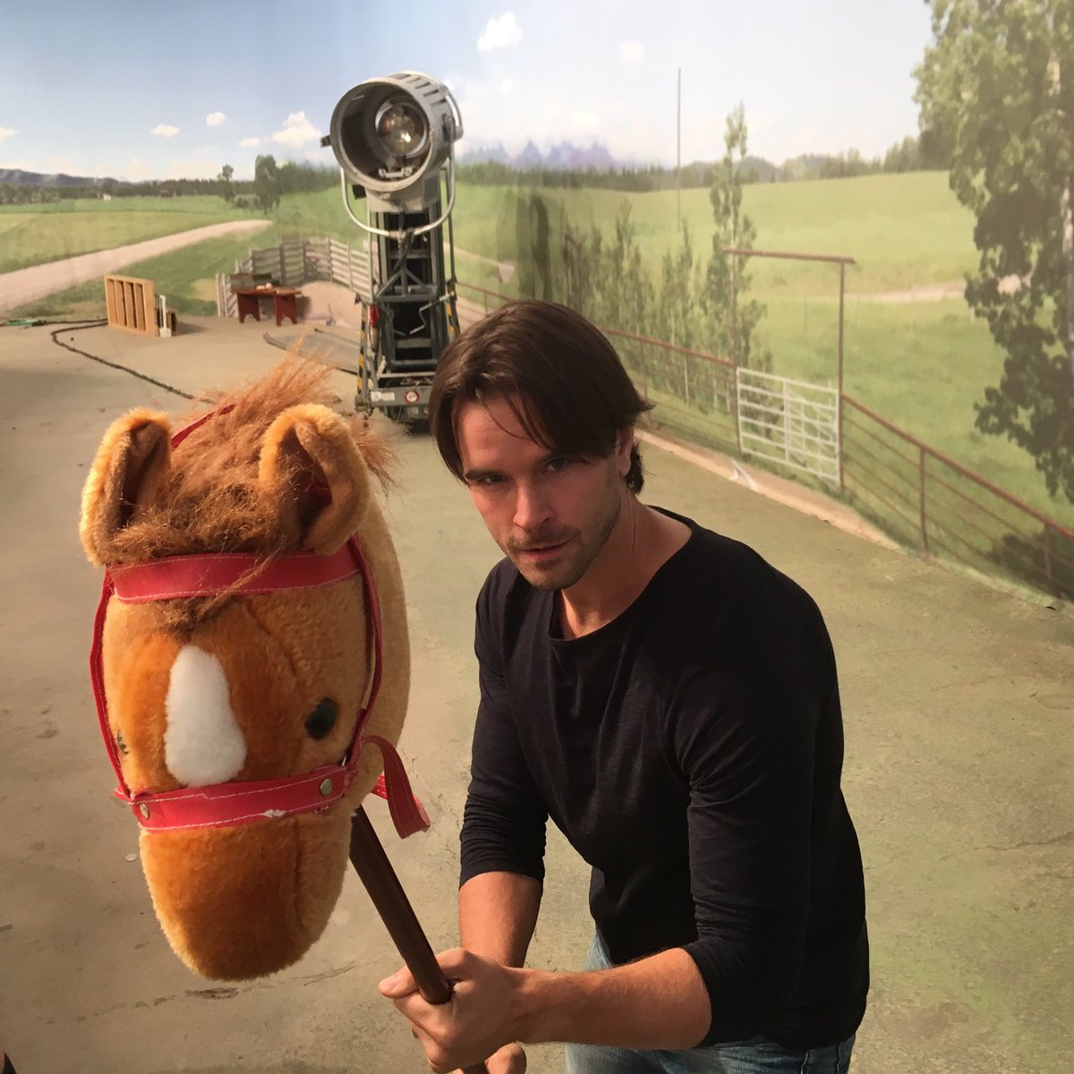 HeartlandOnCBC's tweet photo. Graham is over at the studio this morning. I'll let the photograph speak for itself. 🐎
#iloveheartland
#HLinProd https://t.co/OC74CGuJ7C