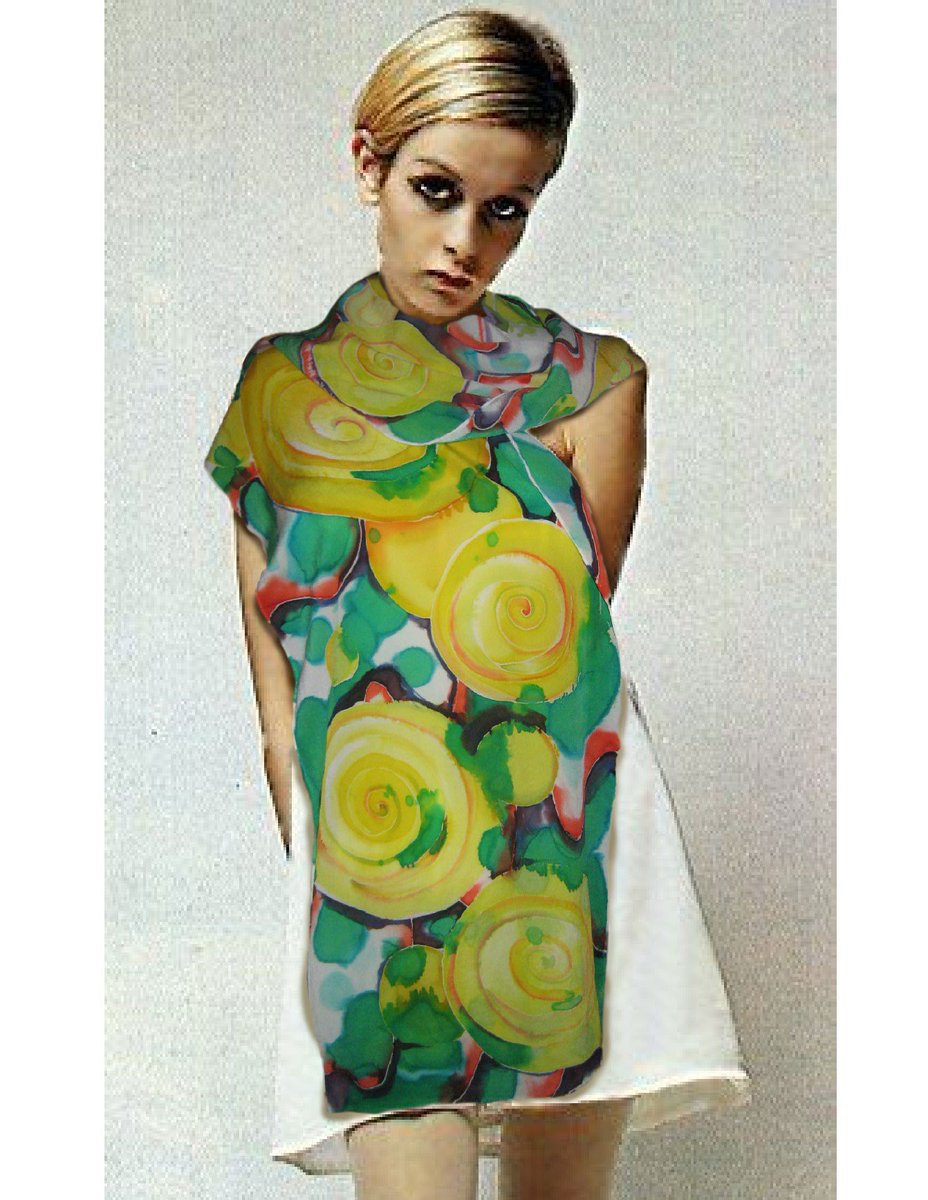 steph_ell99's tweet photo. #handpainted #silk scarf #oneofakind #photoshopped on #1960s #supermodel #Twiggy #fabricart #textileartist #fashion #accessories #designer https://t.co/kqV3pSIzif