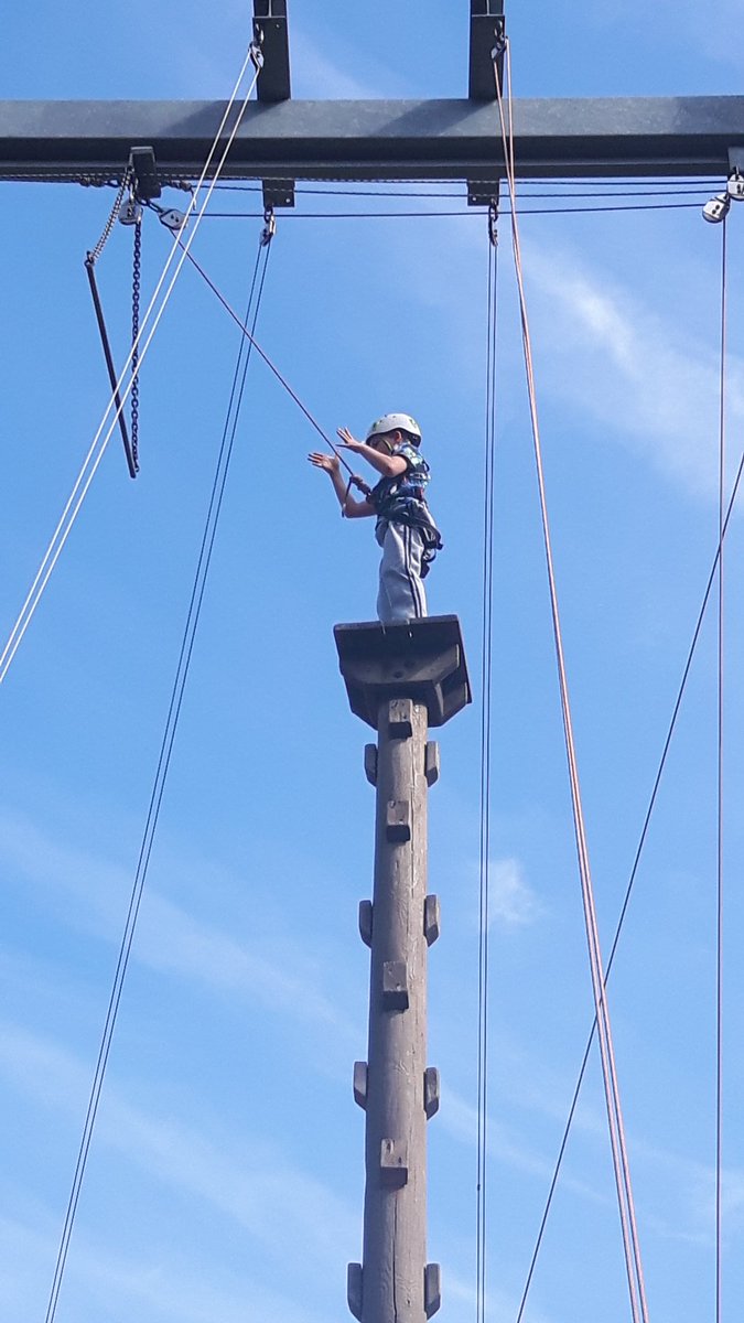 Meetupcommunity's tweet image. Had the most amazing Kingswood Residential with great young people who faced lots of fab challenges @CharityTBF Thanks @BigLotteryFund 💜💖 xx