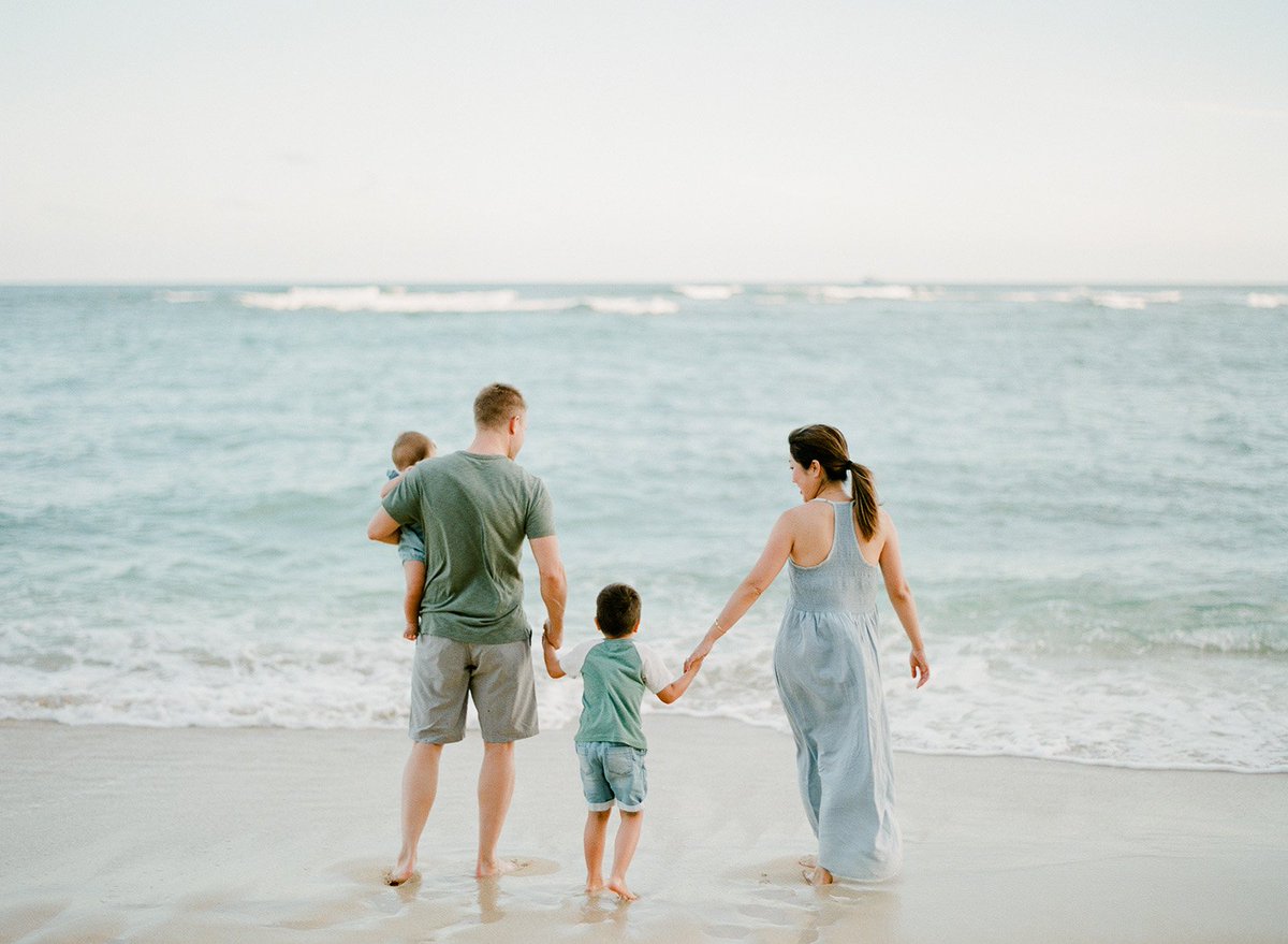 LetTheKids's tweet photo. Loving these Hawaii family photos: https://t.co/VzBQ9uaXef https://t.co/SePzkwD3QD
