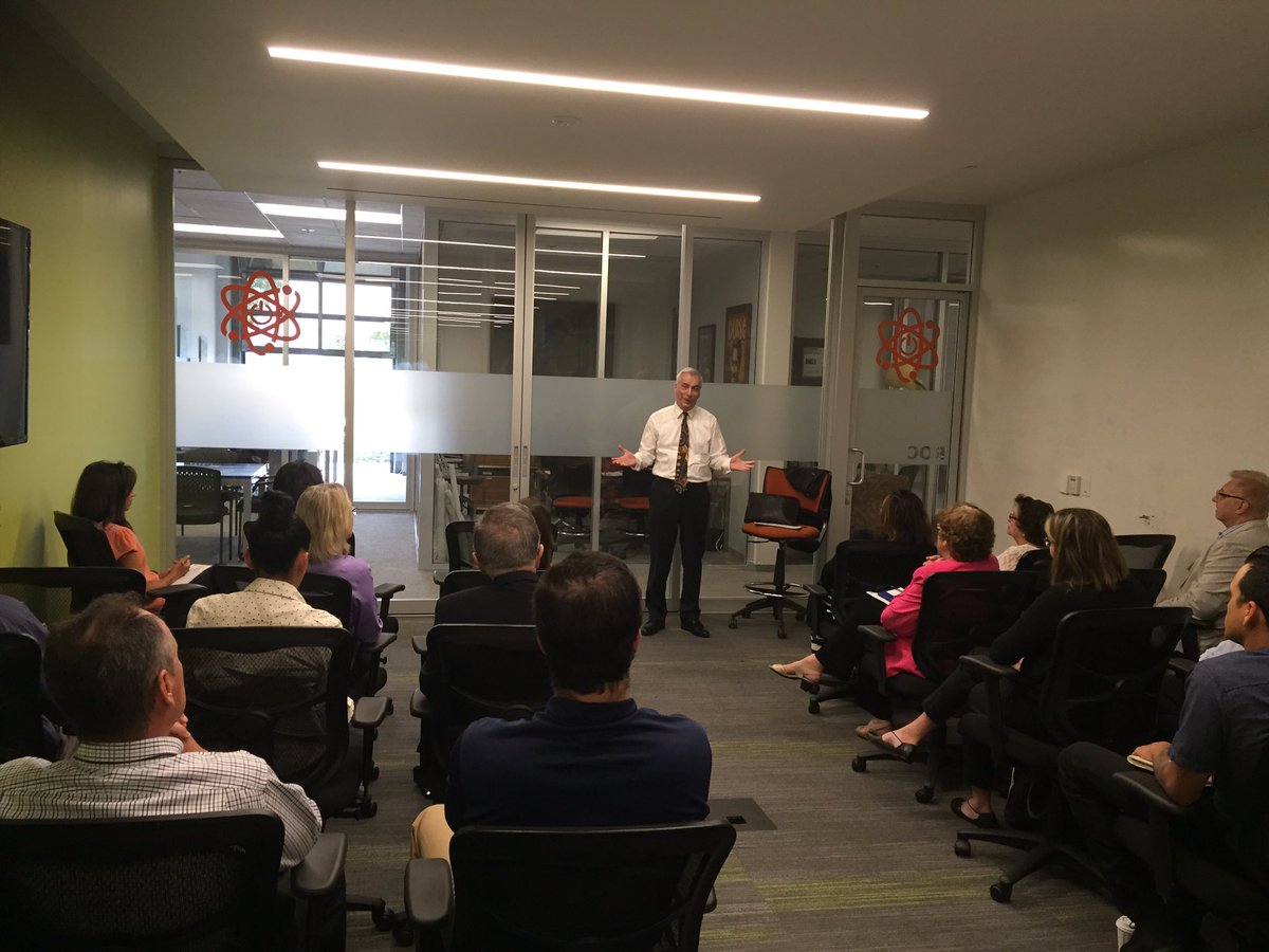 Tatyana_Aguirre's tweet photo. U.S. Embassy Specialist from Canberra, Dr. Doug Hartley, briefs #OC firms on #Australia market #WITOC @ExportOC @TradeGov @USCSAustralia https://t.co/2rHYGt84vb