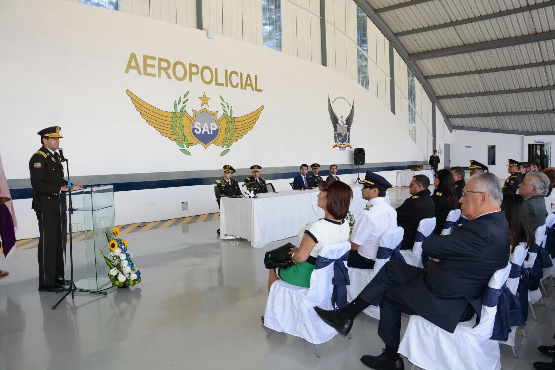 #GralMoncayo #JEM "Felicito al talento humano que conforma esta importante unidad y auguro éxitos al nuevo comandante #Aeropolicial"