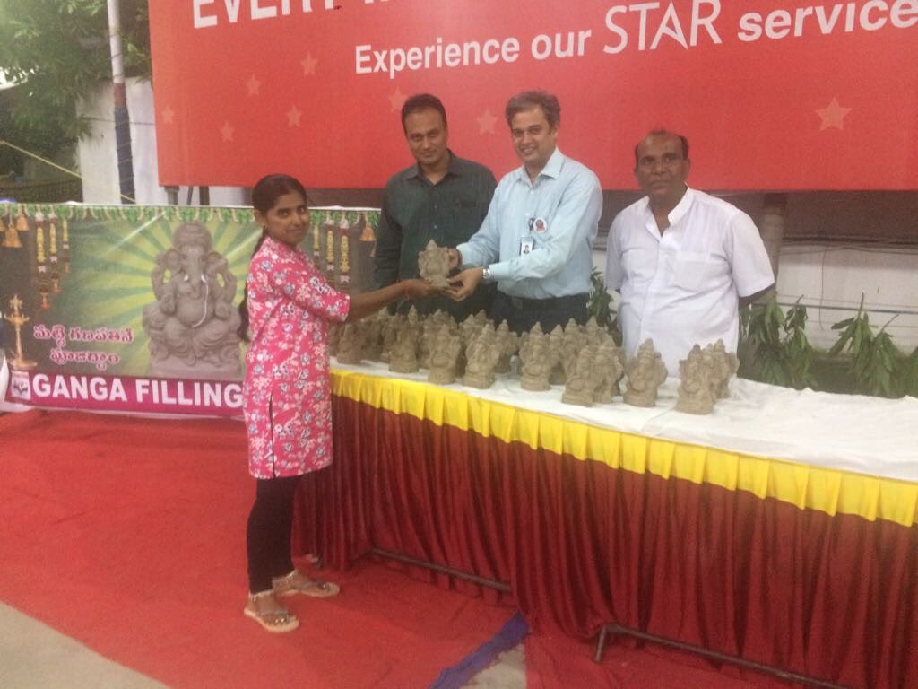 SupriyaDixit13's tweet photo. On ganesh chavithi eco ganapati idols given to customers @HPCL outlet M/s Ganga filling station by Dgm Secunderabad ro https://t.co/jLT5KAt8Ze