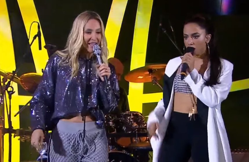 Anitta e Claudia Leitte cantam “Baldin de Gelo” juntas no “Música Boa Ao Vivo”
papelpop.com/2017/08/anitta…