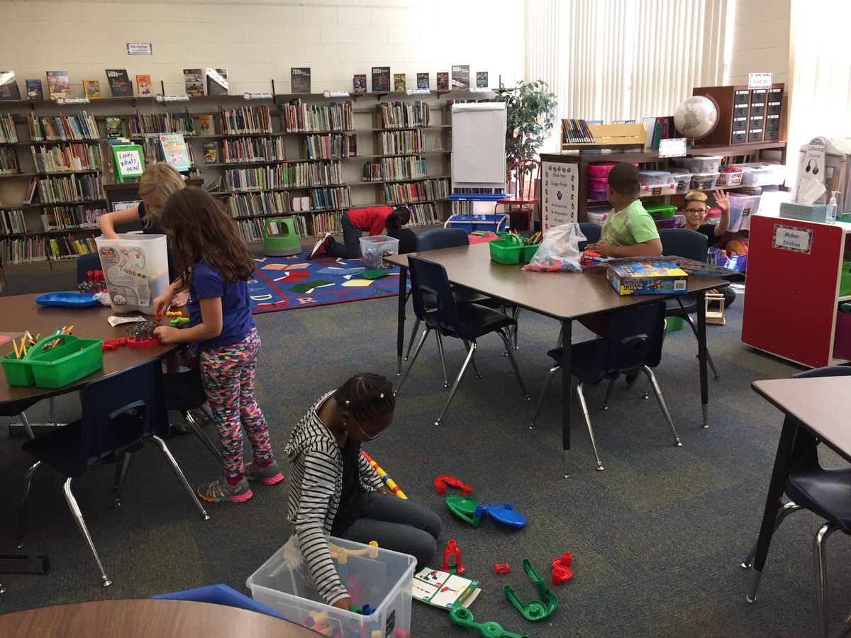 MarthaMmickey's tweet photo. 'Makers' in the Library!!@MarthaMmickey @ColHillsElem @wcsdistrict #itsworthit https://t.co/AQOduxWnau