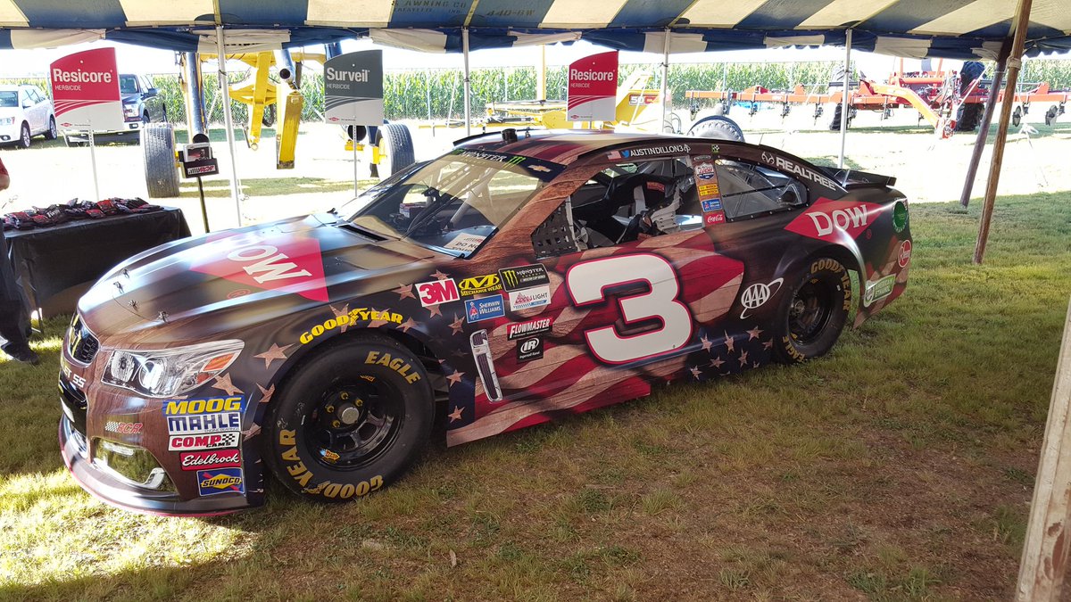 MattStraeter's tweet image. Great day at CERES Solutions field day! #harvest17 @NewHollandAG