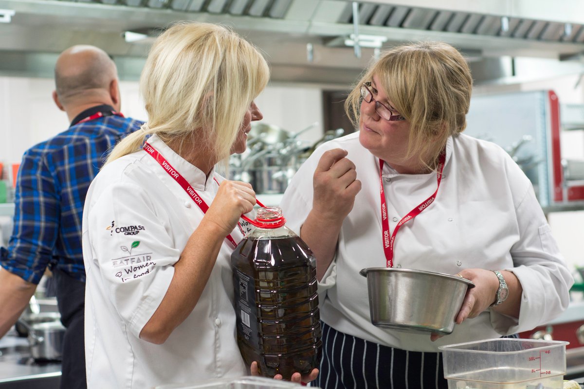 humaneworlduk's tweet photo. Thank you, @compassgroupuk chefs, we hope you enjoyed cooking up #vegan food with us! @Olliehay @michaelmoroney6 @Pompeychef @grandcruchocs https://t.co/yCS7gXHDbN