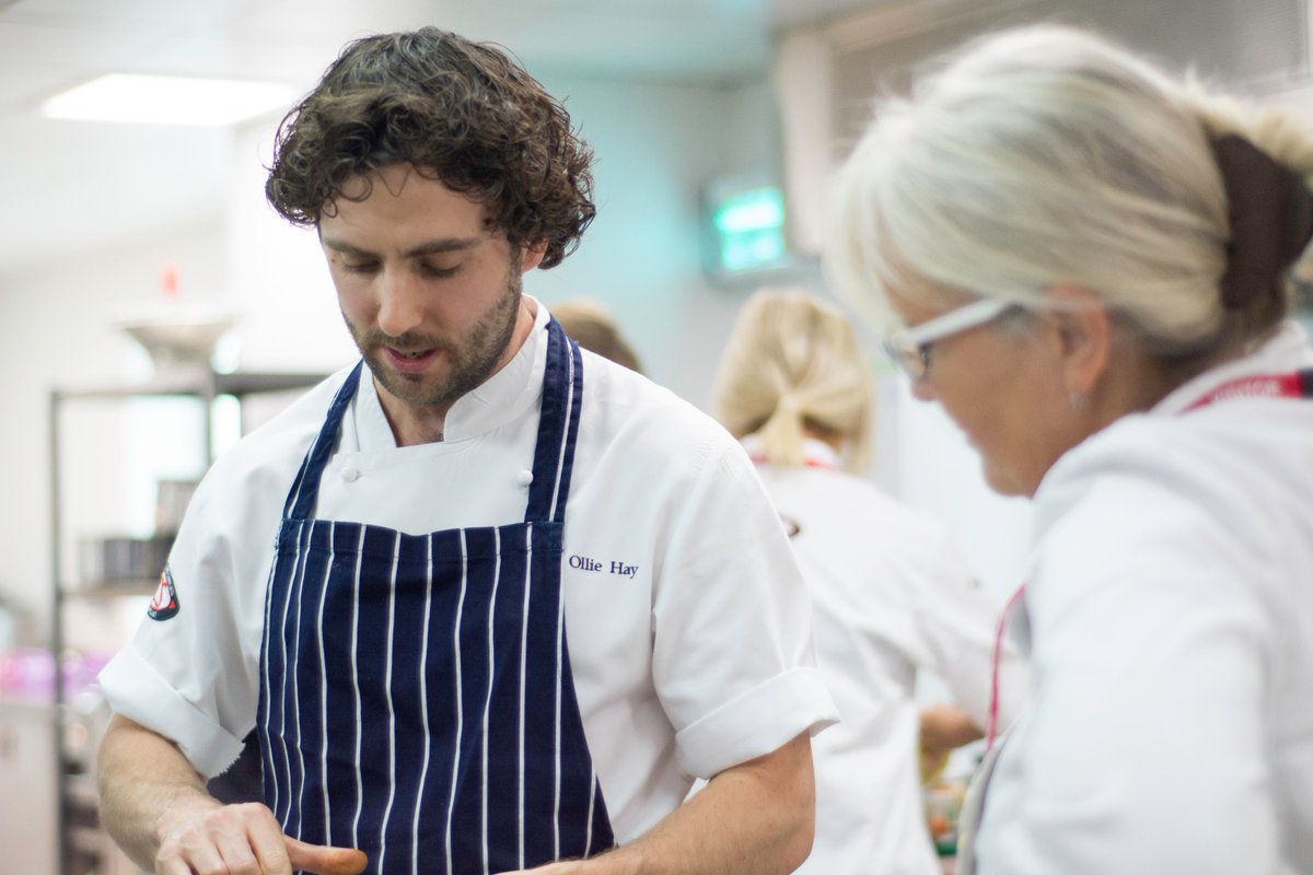 humaneworlduk's tweet photo. Thank you, @compassgroupuk chefs, we hope you enjoyed cooking up #vegan food with us! @Olliehay @michaelmoroney6 @Pompeychef @grandcruchocs https://t.co/yCS7gXHDbN