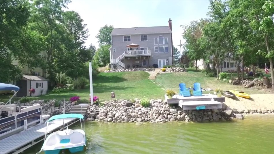 ADronemedia's tweet photo. Now THIS is a #lakehouse https://t.co/oUfV6J1pea #michiganlakes #MIlakehome #puremichigan https://t.co/dqIU0HoyLS
