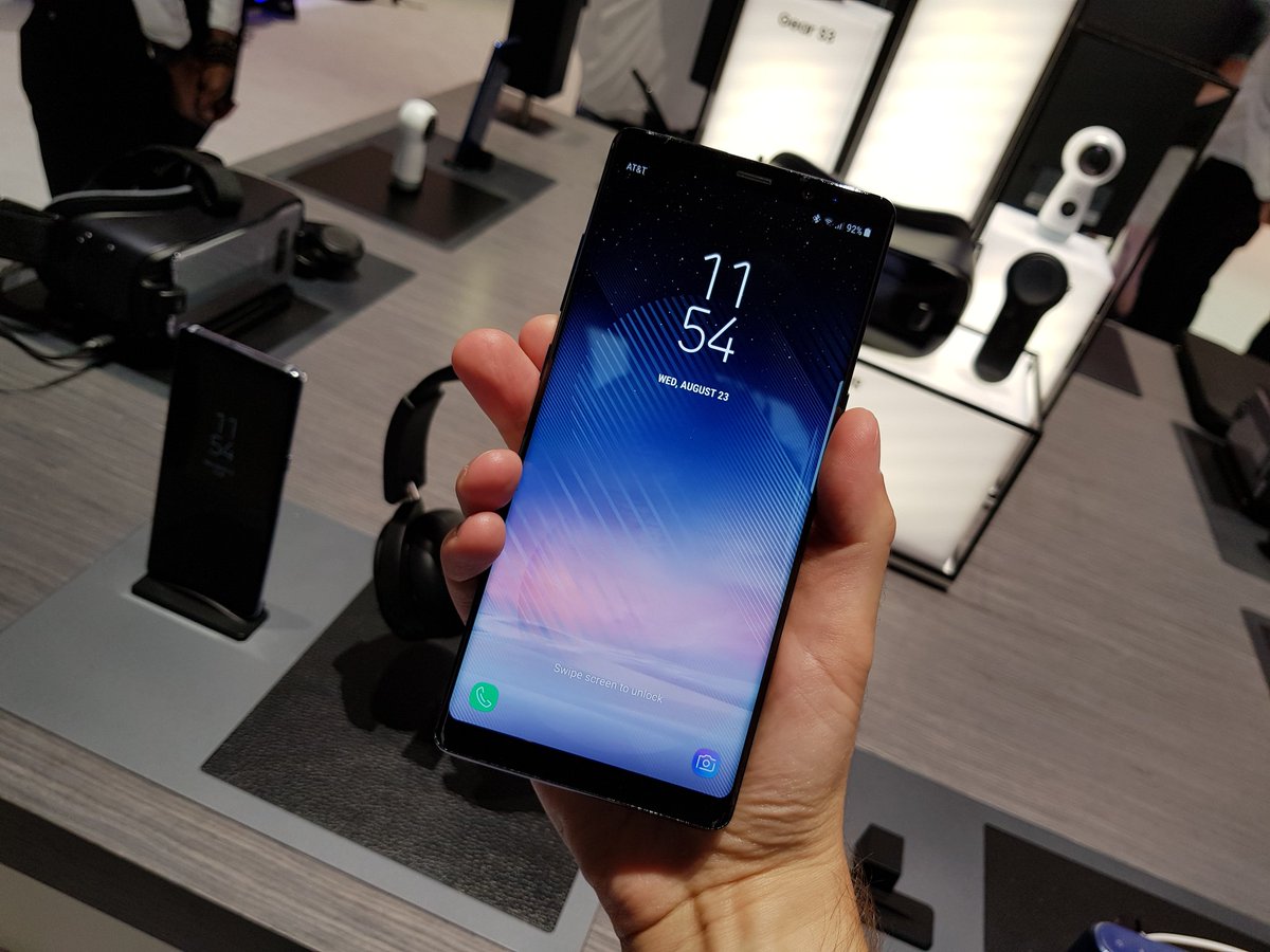 01net's tweet image. Et voici le #GalaxyNote8