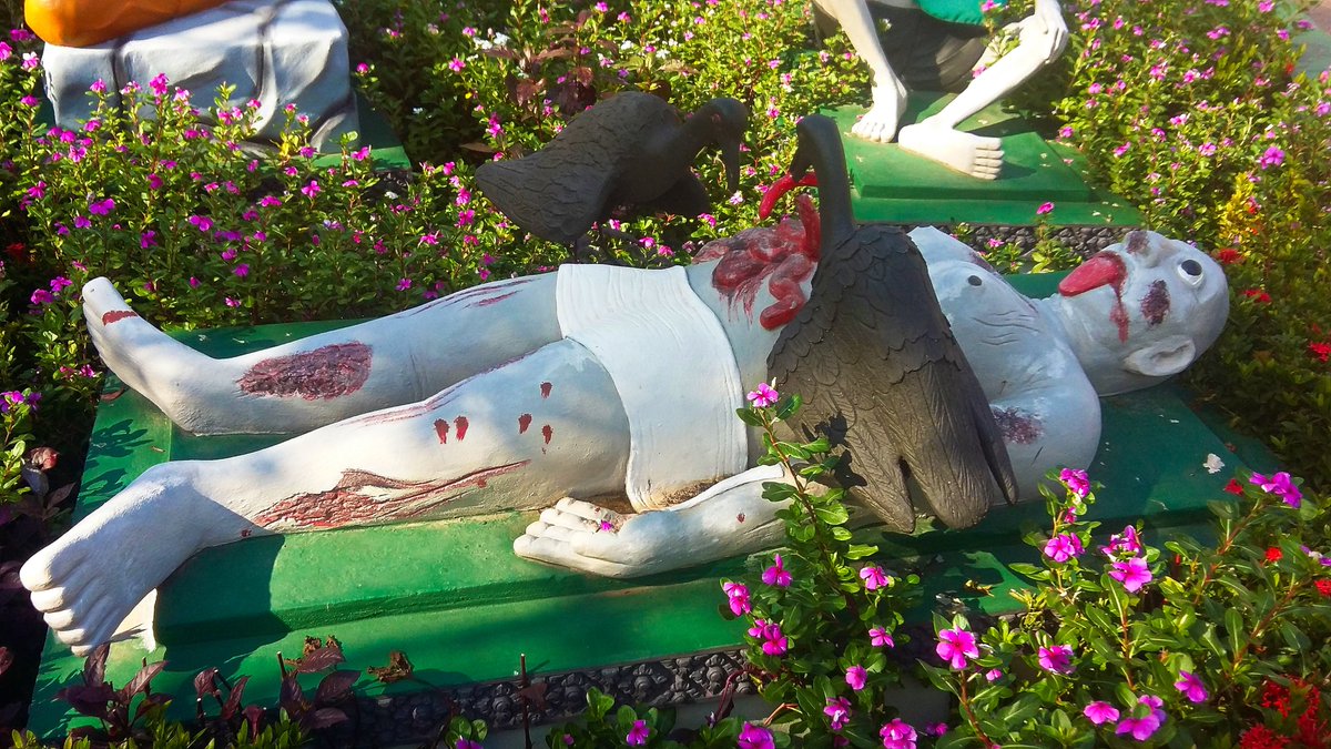 winterghost1970's tweet photo. Not quite the serene beauty I expected to see when I wandered into this Buddhist temple today 🤣
#watprehpromrath #Cambodia #siemreap #gory https://t.co/CTy26CINbr