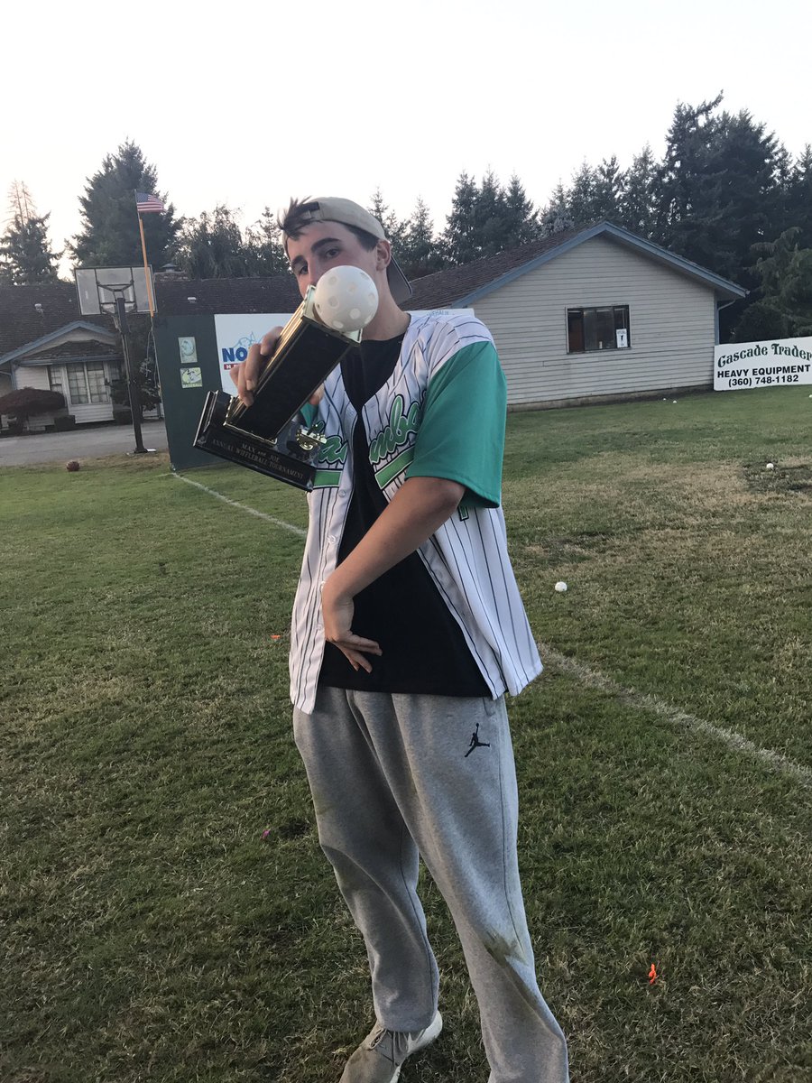 CtownWiffle's tweet photo. The league would like to congratulate @GodOfZips for winning the Machado Award(Best Defensive Player) for the 2017 season! https://t.co/fJ1dLgWnbD