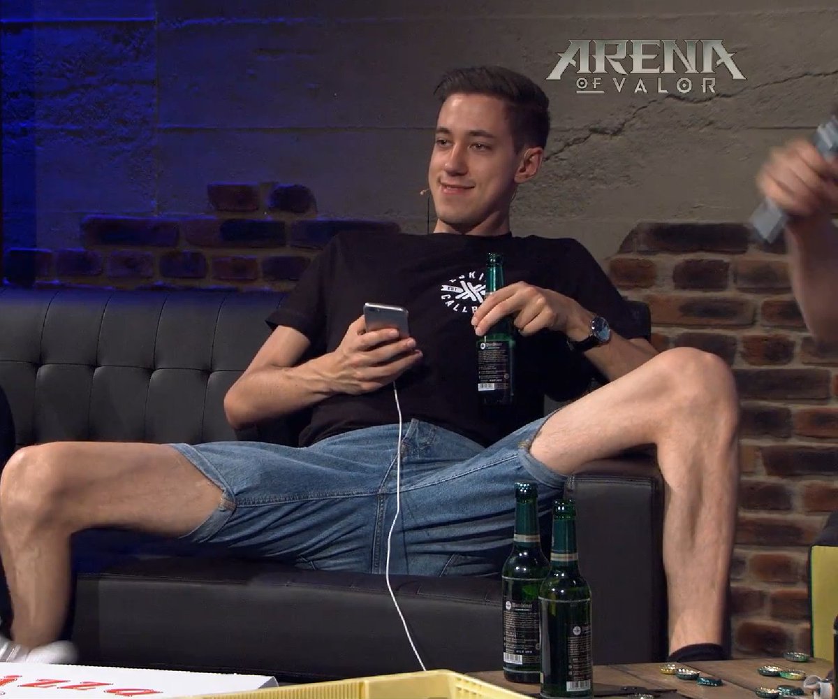 Dieser Moment, wenn dein Captain dir Batman draftet😂 Live auf twitch.tv/arenaofvalor