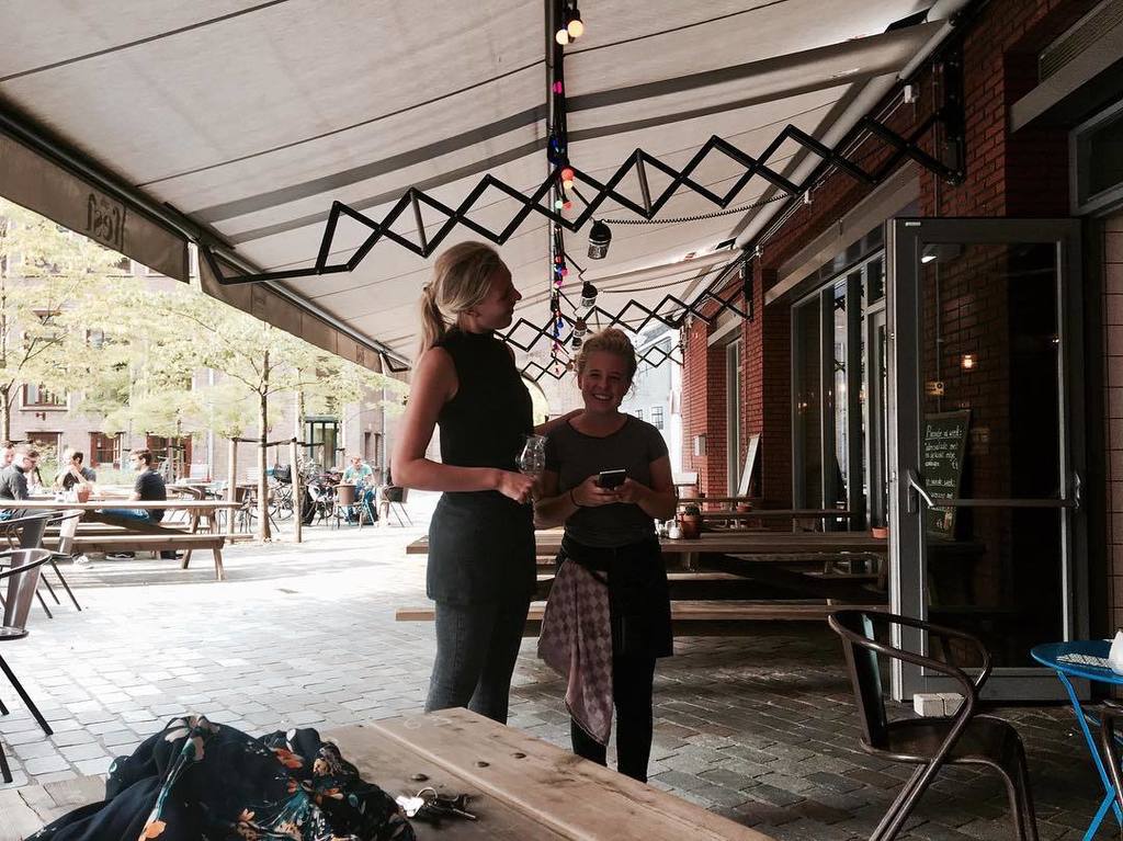 Cafe_Fest's tweet photo. Groot en klein, het personeel bij Fest vindt jullie fijn ⭐️ #cafefest #tall #short #happy #work #fest #best https://t.co/GH6fbcv9WE https://t.co/Uy3suHtlSU