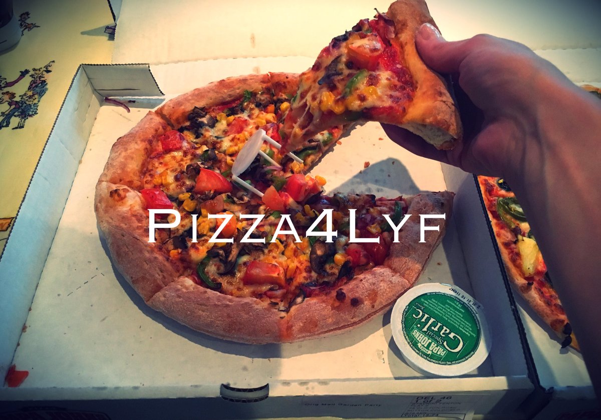 whatstanleysays's tweet photo. I had #PappaJohns #pizza. There was no #cheesestretch :( This made me sad. #pizzablog #foodblogger https://t.co/7sE6wt705z https://t.co/7JAB2KSZ50