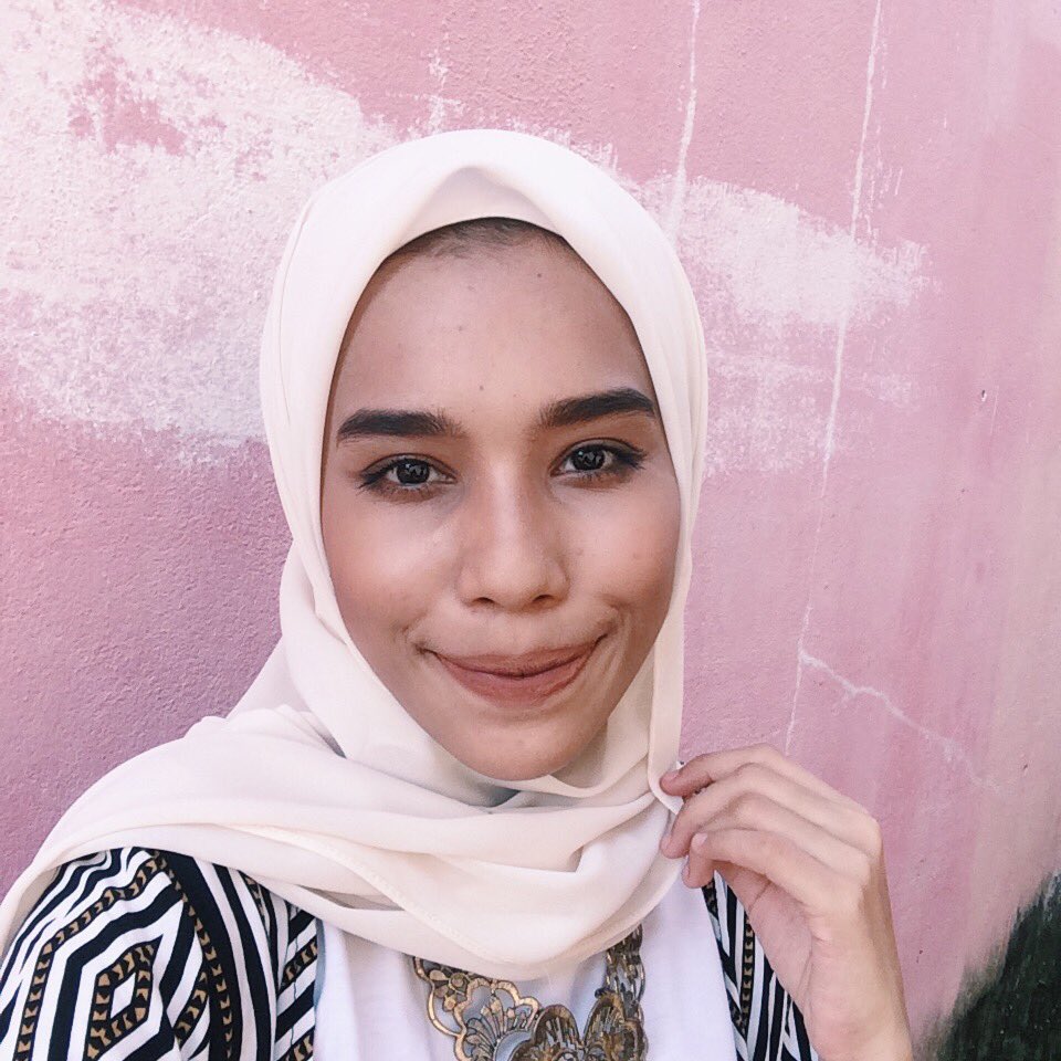 MyraZaidi's tweet photo. Simple makeup simple me #motd #messyeyebrows https://t.co/lgrU1WWLVG
