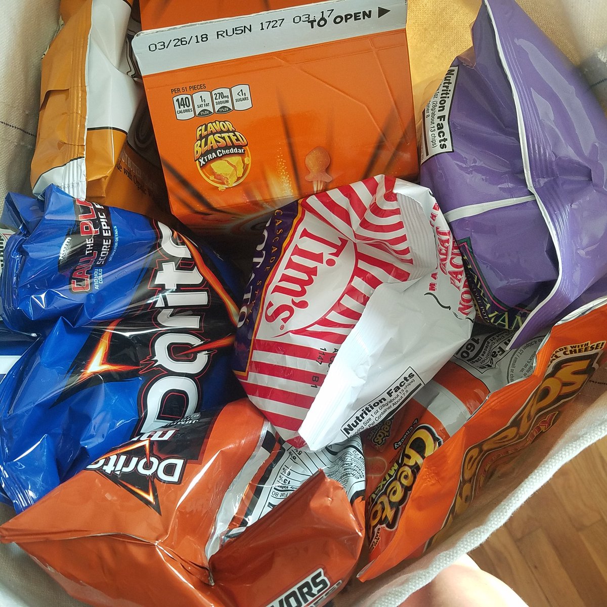 emilysweats's tweet image. Still don't have good shoes to wear for Cascade Crest but the most essential race gear is in the bag. #ccc100 #3days