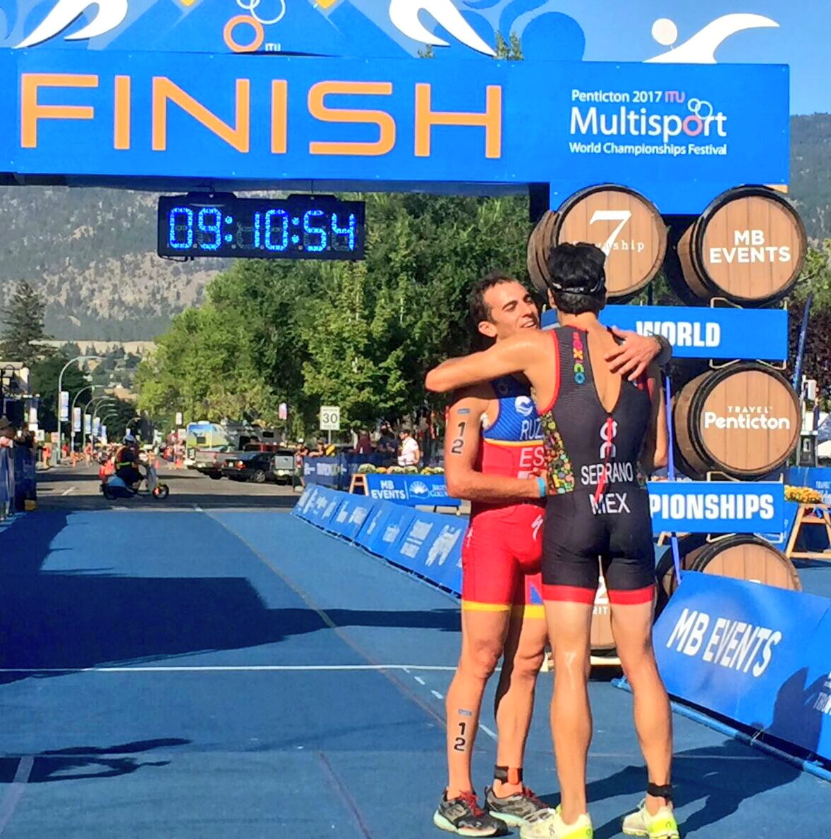 TRIATLONSP's tweet photo. @RubenRuzafa subcampeón del Mundo de Triatlón Cros en #penticton ¡Enhorabuena Rubén! #somostriatlon https://t.co/Dc7lyNdoAe