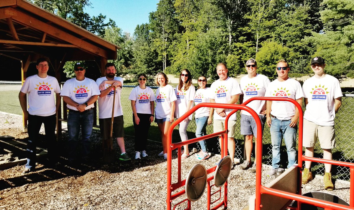 STARFinancial's tweet photo. Our STAR team built a sandbox for 3-5 year olds at @MyBrightpoint Headstart today. #25DayofCaringUWAC #growingbyserving https://t.co/DR2JGPcGcT