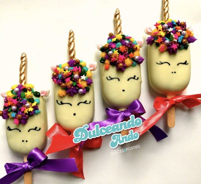 DulceandoAndo's tweet photo. Consintiendo a nuestras pequeñas clientes🦄👧🏻🎉 #pastelunicornio #unicornio #mesasdulces #paletasdechocolate #paletasrellenas #DulceandoAndo https://t.co/0Xzswcjsip