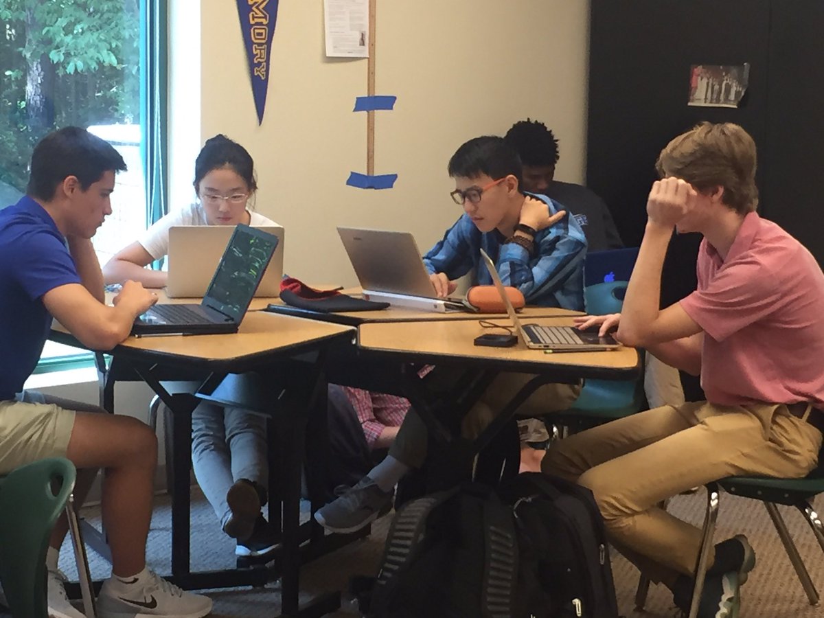 THS_UpperSchool's tweet image. Program time today #gettingdata