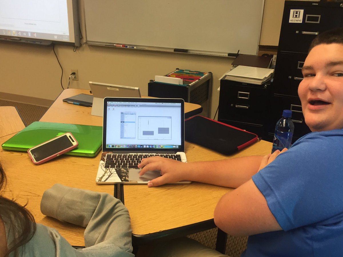 THS_UpperSchool's tweet image. Program time today #gettingdata