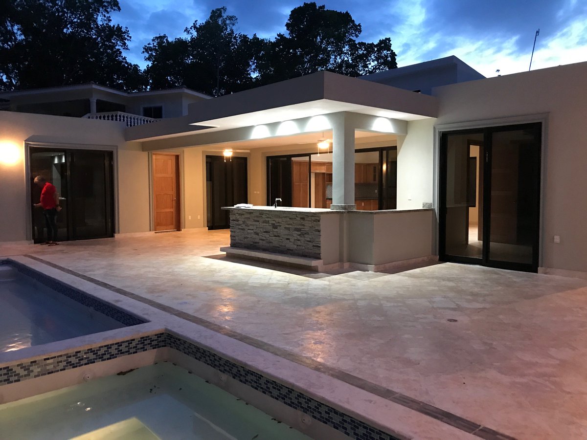 WeSell_Paradise's tweet photo. Rich receiving #NewHome from builder for Our Client...Because that is what We Do! #AboveandBeyond #WeReallyDoCare #ServiceVIP #LoveOurJobs https://t.co/0QyUNKyth4