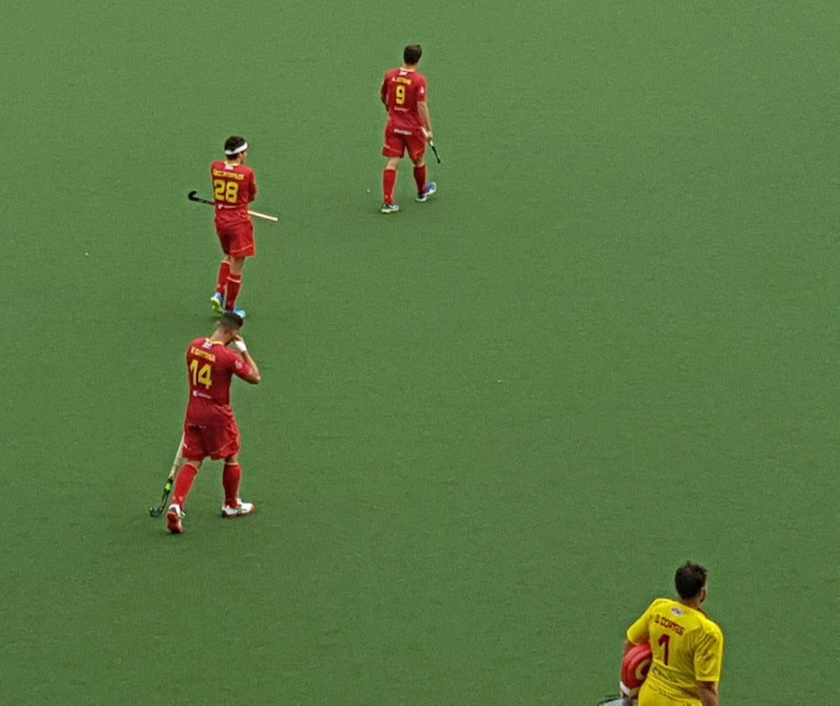 TheMedal1896's tweet photo. ¡VICTORIA!
La @AbsolutaMasc gana 2-0 a 🇧🇪.
#RedSicks #CopaEuropaAmsterdam #ECH2017. viernes por 5o vs Irlanda (14.45hs)
📸>@rfe_hockey https://t.co/TCUMUFEpca