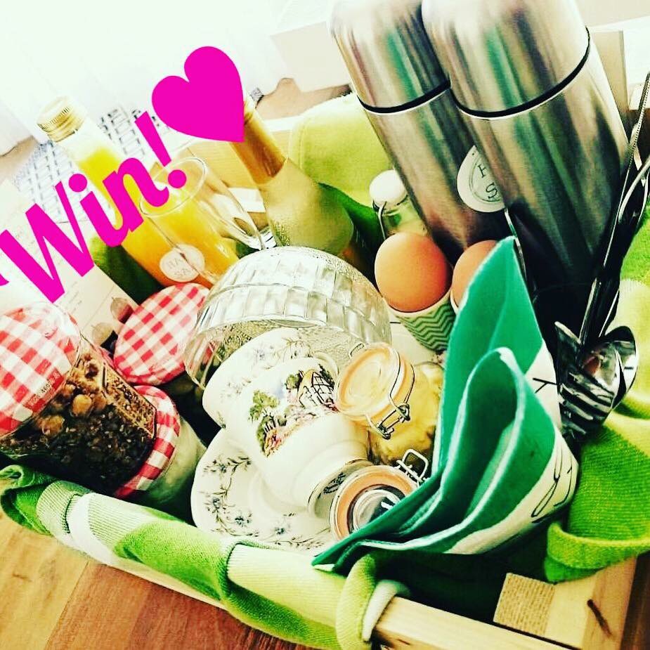 Like onze Facebookpagina! We zijn bijna bij de 1000!! 🎉🥂🍾