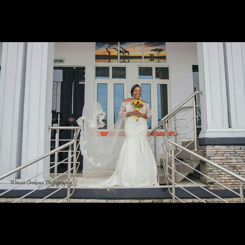 giabridals's tweet photo. #HappyBride Belema @scarlettrivers_04
weddinggown @giabridals
Photo @winnieorekoyaphotography
makeup @facebeat_byl… https://t.co/MtHljB86kJ https://t.co/vYlO78wg6P