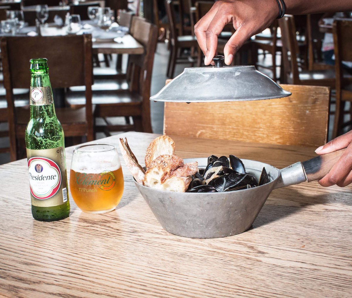 A bucketful of noms at #LaMarinaNYC 😍 Tweet a seafood lover! 🌊

#mussels #fresh #seafood #foodporn #nomnomnom #foodshot #whatsforlunch #yum