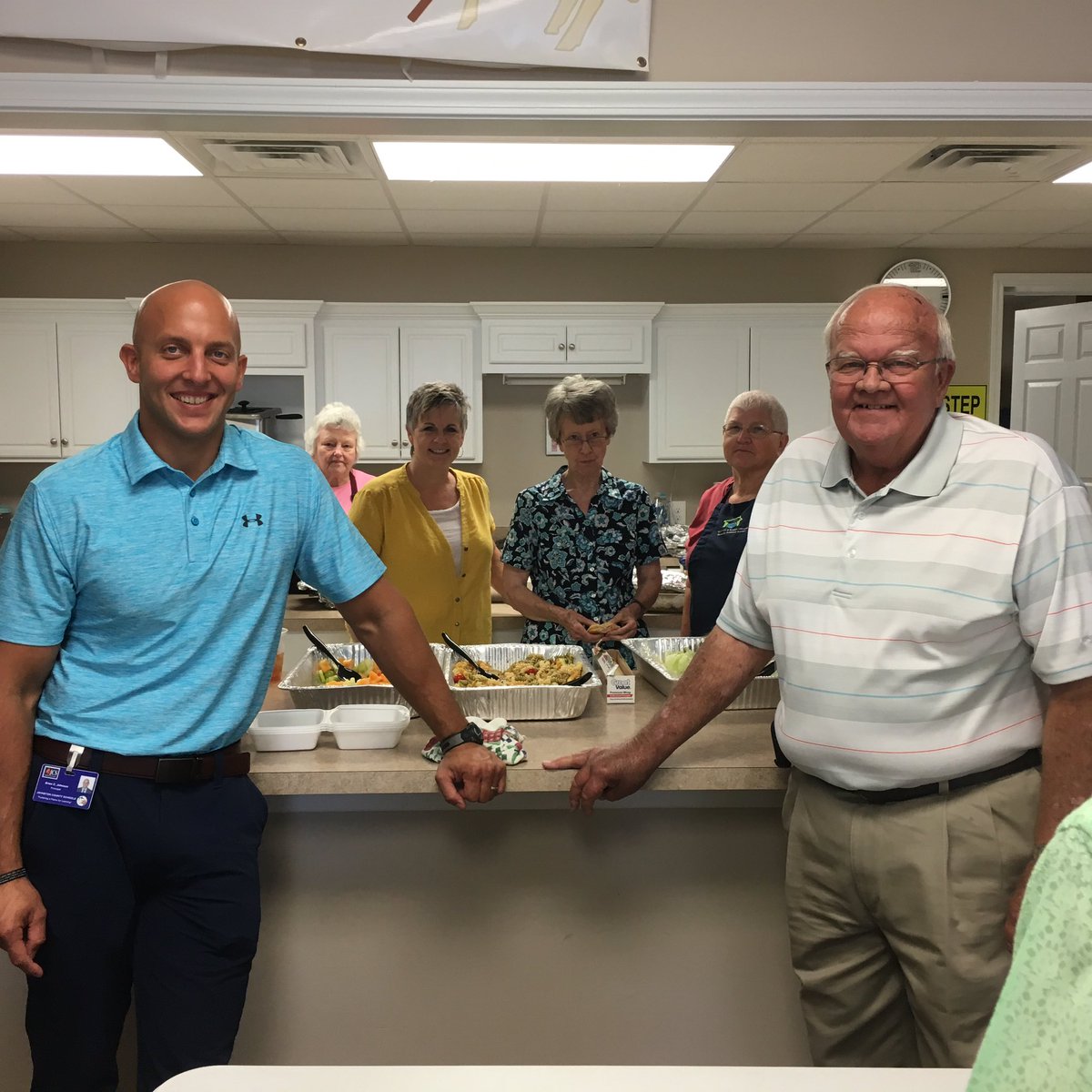 NJMiddleJaguars's tweet photo. Thank you to the Hinnat Outreach Center for feeding our staff today! #NoJoFamily #NJMS #CommunitySupport https://t.co/WbAwYO2Icb