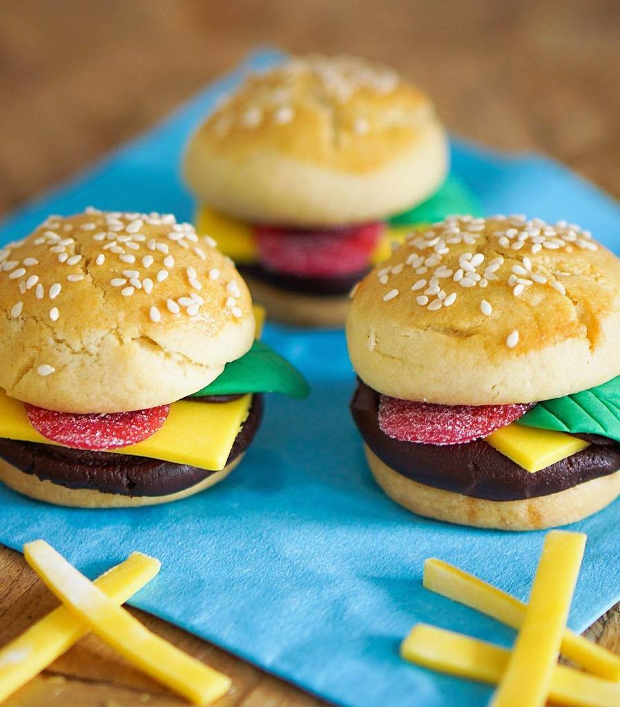 nikkimcwilliams's tweet photo. It's #nationalburgerday tomorrow and we've got you covered with our Burger Shortbread Cookies recipe! 🍪🍔 I'll pop … https://t.co/oODJ9oQOtP https://t.co/8fkRnAy6aj