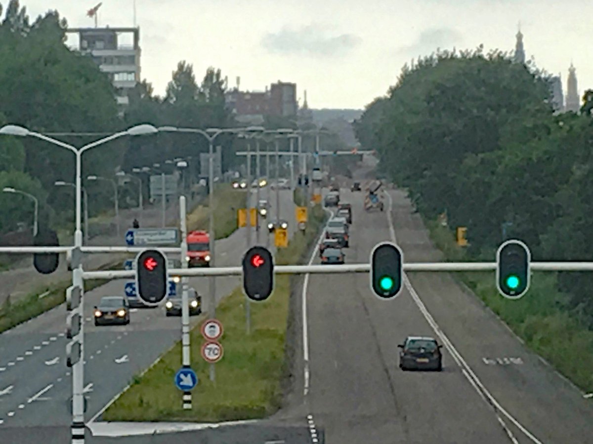 Werkzaamheden Amsterdamsevaart lopen uit: De werkzaamheden die op dit moment plaatsvinden aan het kruispunt… dlvr.it/Ph5NRL