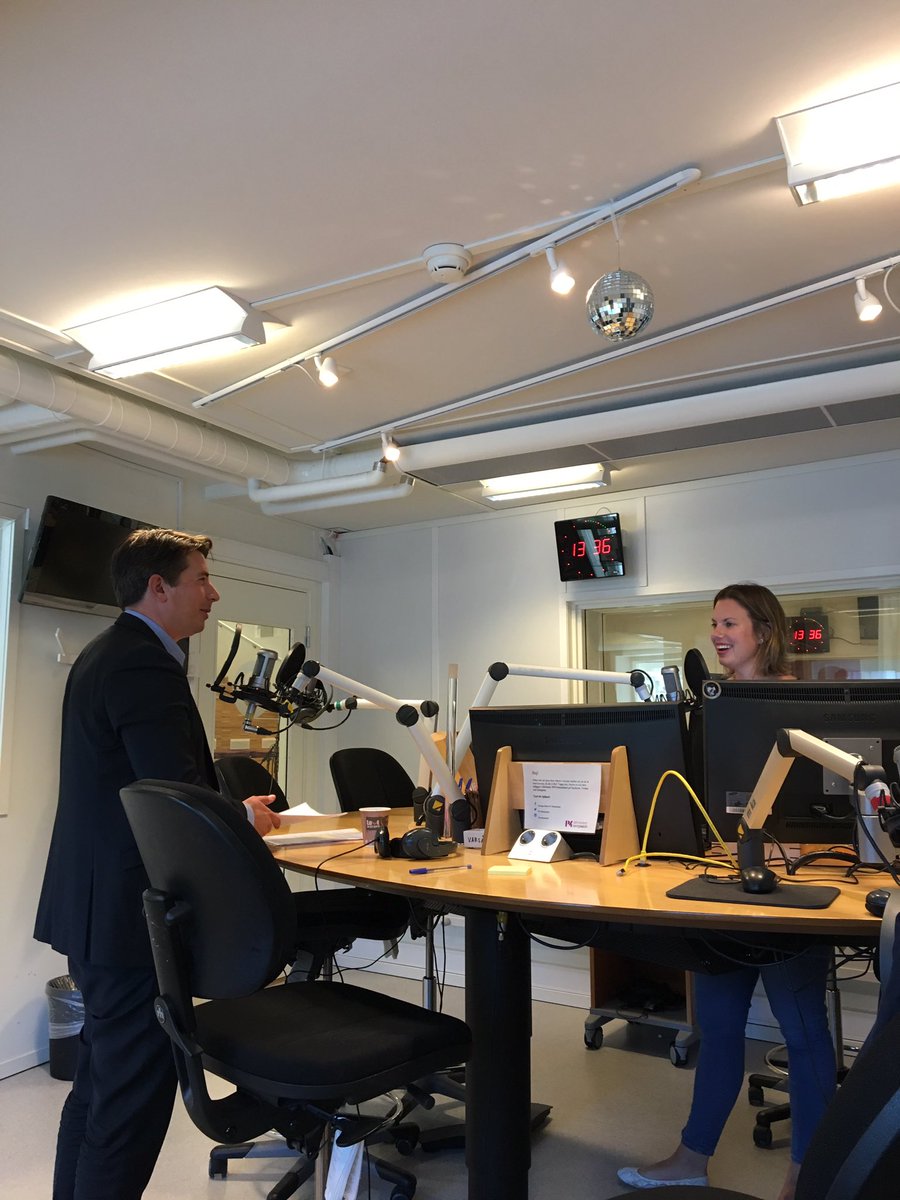 andreahallberg_'s tweet photo. Chefen @jonasnygren på #p4västmanland och pratar segregation, startande av ny myndighet och kommunbesök! #svpol #regeringskansliet https://t.co/8cJjCtn5Z9